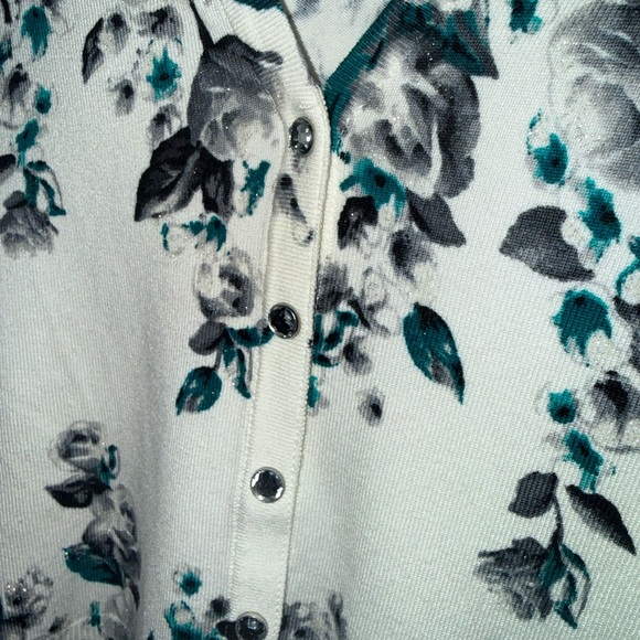 White House Black Market Floral Button-Up Blouse - Picture 5 of 7
